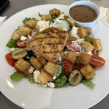 Admirals Club - Mediterranean salad with salmon - Airport Lounges Near Me - Pittsburgh, Pennsylvania Admirals Club - Mediterranean salad with salmon - Airport Lounges Near Me - Pittsburgh, Pennsylvania