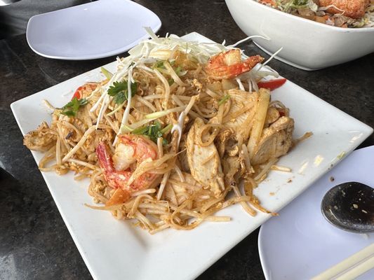 PHỞ BIG BOWL by null