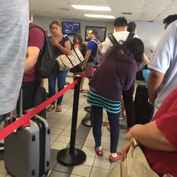 Avis - I've been in line over a hour and as you can see I'm not the only angry customer - Car Rental Near Me - Los Angeles, California