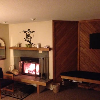Okemo Mountain Resort - Okemo Mountain Lodge - Building C 3rd floor room - fireplace in the livingroom - Ski Resorts Near Me - Ludlow, Vermont