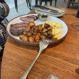 Steak and eggs entree