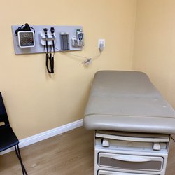 Wenche Chung, MD & Kuoting Lee, L Ac - Exam room