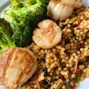 17 River Grille - Scallops- fish dish of the day - American Near Me - Chagrin Falls, Ohio