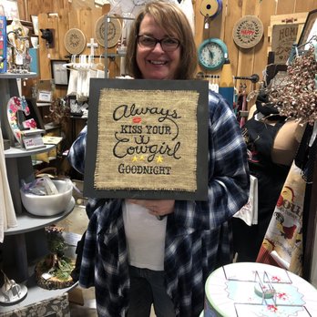 Cedar Chest Antique Mall - Antiques Near Me - Mc Gregor, Texas