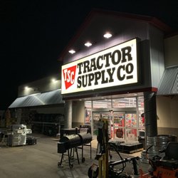 Tractor Supply - Exterior
