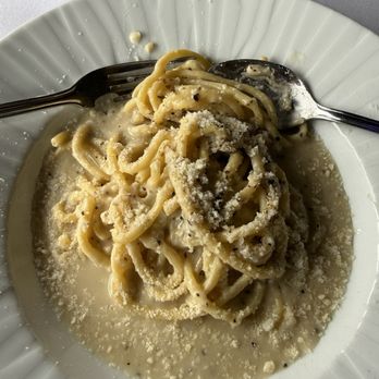 Mona Lisa Restaurant & Bar - Cacio e Pepe - Italian Near Me - San Francisco, California Mona Lisa Restaurant & Bar - Cacio e Pepe - Italian Near Me - San Francisco, California