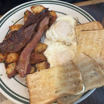 Bristol Sunset Cafe - #2 - Breakfast & Brunch Near Me - Bristol, Rhode Island
