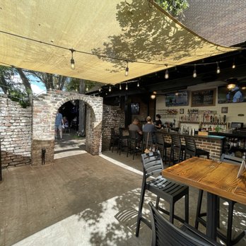 Blind Tiger Pub - Patio - American Near Me - Charleston, South Carolina