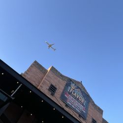 Flavor Eatery And Lounge
