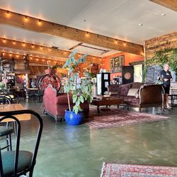 Way Of Bean Coffee Club - Sitting area
