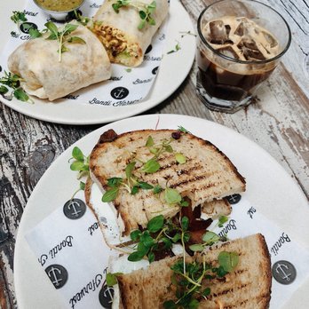 Blueys Kitchen - Breakfast sandwich and burrito - Cafes Near Me - Santa Monica, California