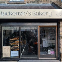 Mackenzie's Bakery - Outside there are 4 benches out there