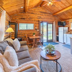 Stanley River Retreat and Cabins
