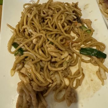 Da Shin Bistro - Chicken Lo Mein - Chinese Near Me - Media, Pennsylvania Da Shin Bistro - Chicken Lo Mein - Chinese Near Me - Media, Pennsylvania