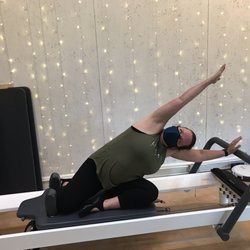 Lumos7 Pilates - Side stretch