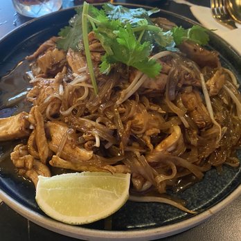 Chiang Mai Thai Kitchen - Chicken Pad Thai - Thai Near Me - Toronto, Ontario Chiang Mai Thai Kitchen - Chicken Pad Thai - Thai Near Me - Toronto, Ontario