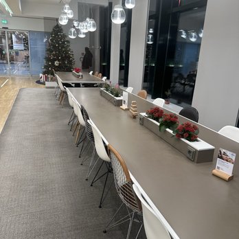 Lufthansa Gold Lounge - Group table - Airport Lounges Near Me - Varese, Virginia