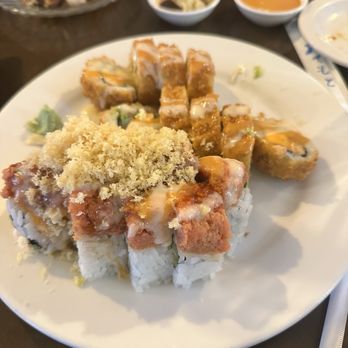 Yasashi Sushi Ramen Grill - Vegas Special Spicy Crunch Roll Specialty Roll - Sushi Bars Near Me - Irving, Texas Yasashi Sushi Ramen Grill - Vegas Special Spicy Crunch Roll Specialty Roll - Sushi Bars Near Me - Irving, Texas