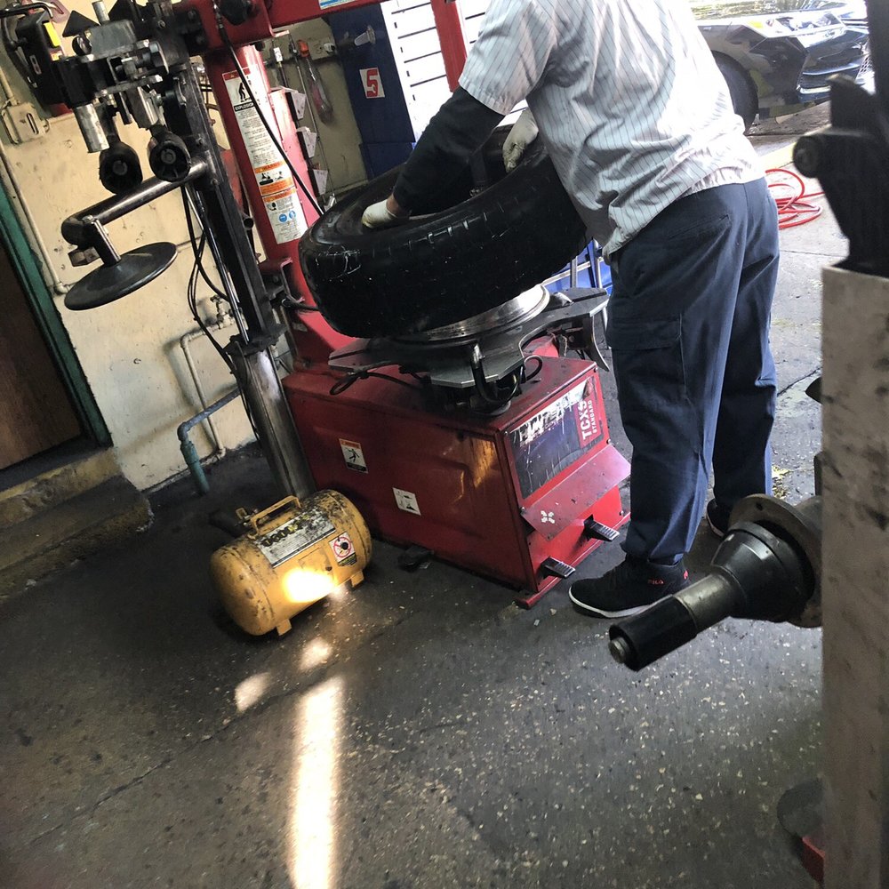 Pereda General Mechanic - Came to repair my tires, they were very helpful and also changed my oil - Auto Repair Near Me - Miami, Florida Pereda General Mechanic - Came to repair my tires, they were very helpful and also changed my oil - Auto Repair Near Me - Miami, Florida