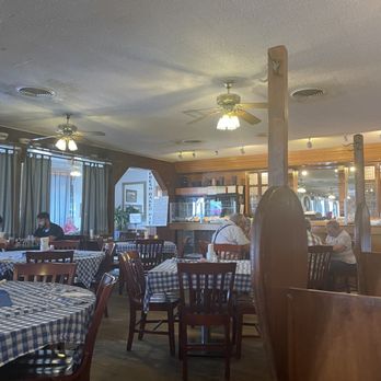 Blue Springs Cafe - Inside - American Near Me - Highland, Illinois