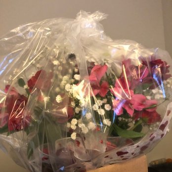 PJ's Flowers & Weddings - Arrives protected but still nice looking - Florists Near Me - Bedford, New Hampshire PJ's Flowers & Weddings - Arrives protected but still nice looking - Florists Near Me - Bedford, New Hampshire