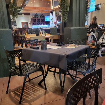 Carrabba's Italian Grill - The bad luck table. 2 different couples have walked out. No one will serve them or look at them. This business must not like money.. - Italian Near Me - Ft. Myers, Florida