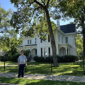 Harry Truman House - In front of house - Landmarks & Historical Buildings Near Me - Independence, Missouri Harry Truman House - In front of house - Landmarks & Historical Buildings Near Me - Independence, Missouri