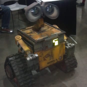 Los Angeles Comic Con - Moving & talking model of Wall-E - Festivals Near Me - Los Angeles, California