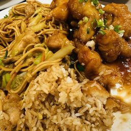 ID4. 4 Chicken chow mein, house special crispy chicken, fried rice with egg drop soup .... everything yummy!! ID4. 4 Chicken chow mein, house special crispy chicken, fried rice with egg drop soup .... everything yummy!!
