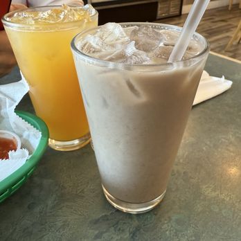 La Pupusa Factory - Maracuyá (back) horchata (front) - Salvadoran Near Me - Miramar, Florida La Pupusa Factory - Maracuyá (back) horchata (front) - Salvadoran Near Me - Miramar, Florida