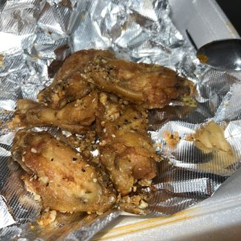 Pluckers Wing Bar - Linc - Garlic Parm Combo $15 - Chicken Wings Near Me - Austin, Texas Pluckers Wing Bar - Linc - Garlic Parm Combo $15 - Chicken Wings Near Me - Austin, Texas