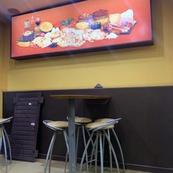 Cümen Cümen - Indoor seating.