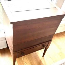 Copeland Estate Sales - Copeland listed the same item, two different estate sales. If he did not steal it, how do you explain my stuff there. He is a fraud. Beware.