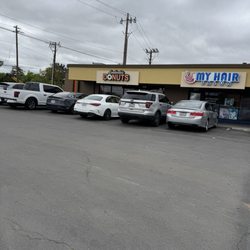 Lombardo's Donuts - Entrance