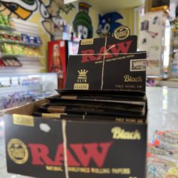 Rico's Smoke Shop - BLACK RAW CLASSIC ROLLING PAPERS King Size Slim