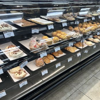 Buc-ee's - Pastries - Gas Stations Near Me - Daytona Beach, Florida