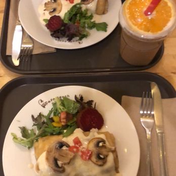 Cafe Bench - Alfie crepe - Cafes Near Me - Flushing, New York