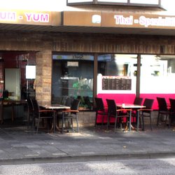 Yum-Yum Thai-Food - von außen am Morgen