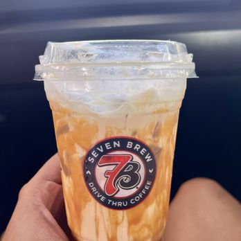 7 Brew Coffee - small pumpkin cinnamon roll latte with cold foam and caramel drizzle - Coffee & Tea Near Me - Queen Creek, Arizona
