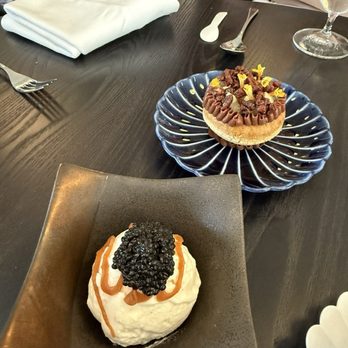RO Restaurant & Lounge - Shio Koji Ice Cream (bottom), Banana Chouquette (top) - Lounges Near Me - Yountville, California
