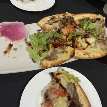 UpRooted Restaurant and Bar - Apparently not gluten-free pulled pork flatbread - American Near Me - McHenry, Illinois UpRooted Restaurant and Bar - Apparently not gluten-free pulled pork flatbread - American Near Me - McHenry, Illinois