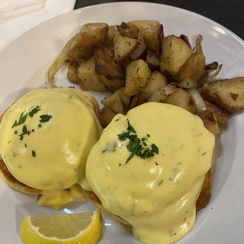 Comfort Cafe - Los Patios - Delicious crabcake egg Benedict - Breakfast & Brunch Near Me - San Antonio, Texas