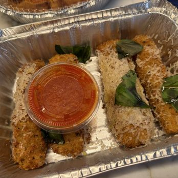 DeNuccis - Hand-Pulled Mozzarella Sticks - New American Near Me - Lincoln Park, Illinois