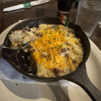 The Highlander Public House - Highlander pie - Burgers Near Me - Camdenton, Missouri