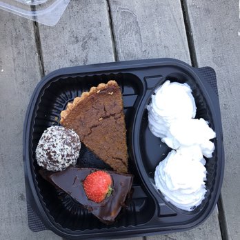 Hermans - Pumpkin pie / choklad bollar / chocolate cake - Vegetarian Near Me - Stockholm, Alberta