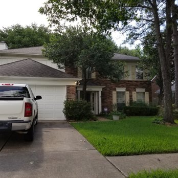 Green Bee Lawn Care - Before - May 2018 - Lawn Services Near Me - Houston, Texas Green Bee Lawn Care - Before - May 2018 - Lawn Services Near Me - Houston, Texas