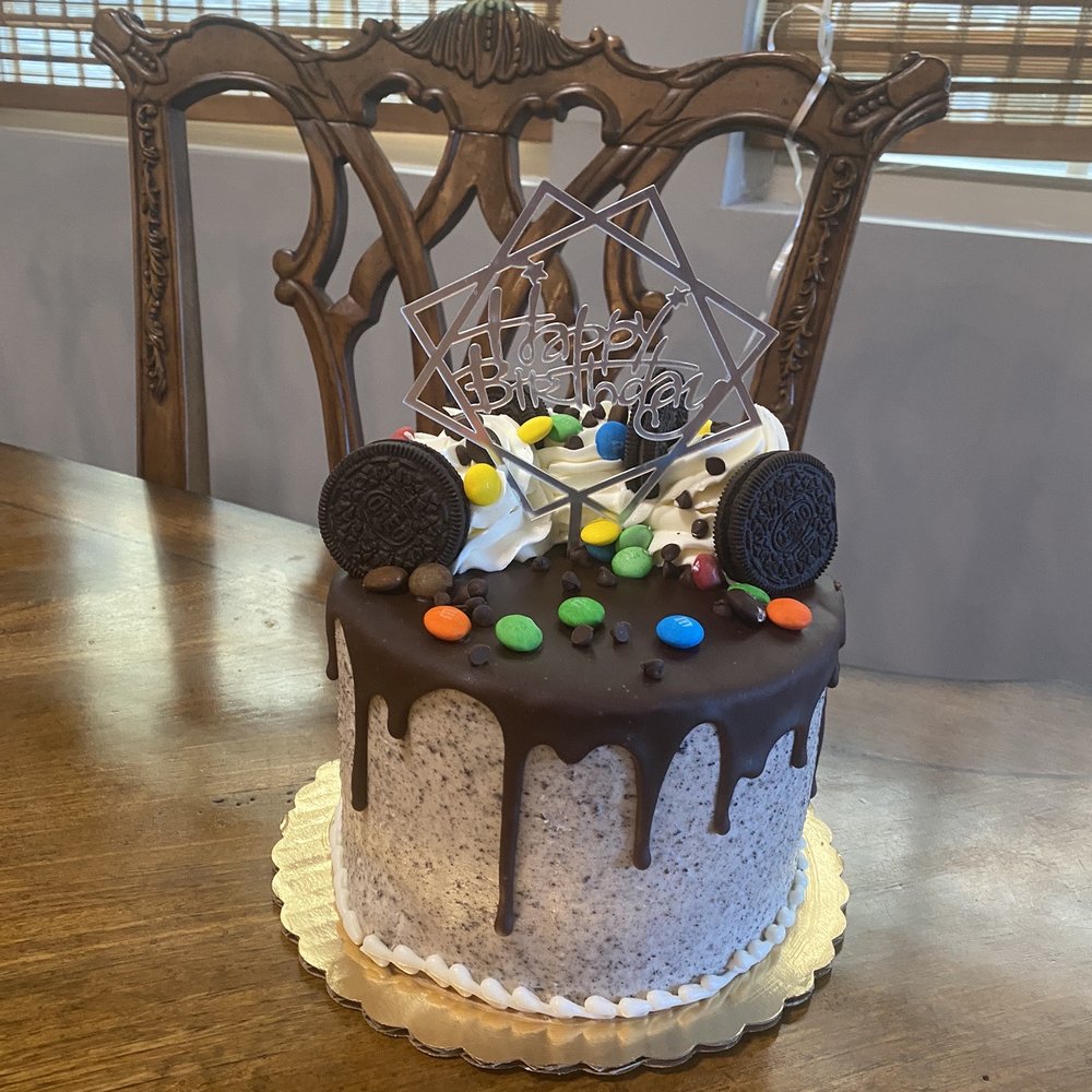 Cookies and Crème 6 inch cake. (Chocolate cake)