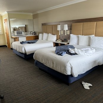 Cayucos Beach Inn - Queen room - Hotels Near Me - Cayucos, California