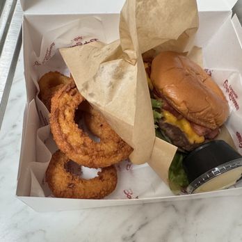 Bob Evans - Bacon Cheeseburger and Onion Rings - Breakfast & Brunch Near Me - Centerville, Ohio