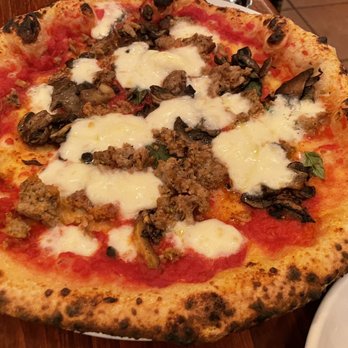 Spacca Napoli - Funghi e salsiccia - Pizza Near Me - Chicago, Illinois Spacca Napoli - Funghi e salsiccia - Pizza Near Me - Chicago, Illinois